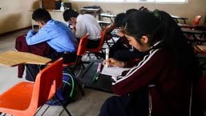 Políticas Educativas: Daño Psicológico y Rezago Cognitivo en Alumnos de Secundaria
