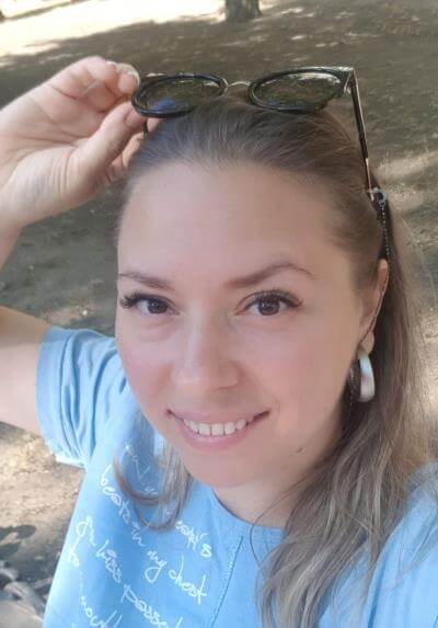 Вероніка Ладхарі 