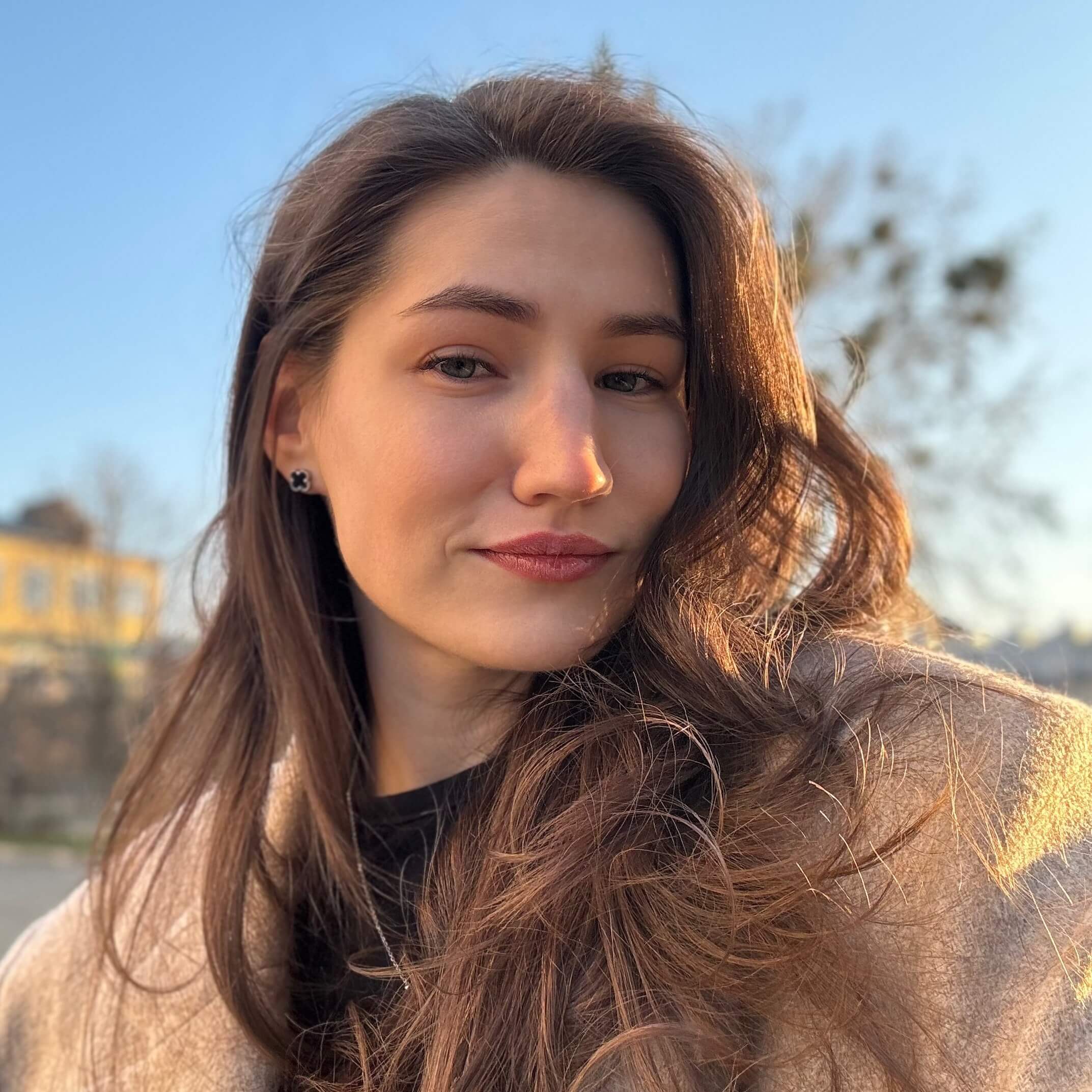 София Любар