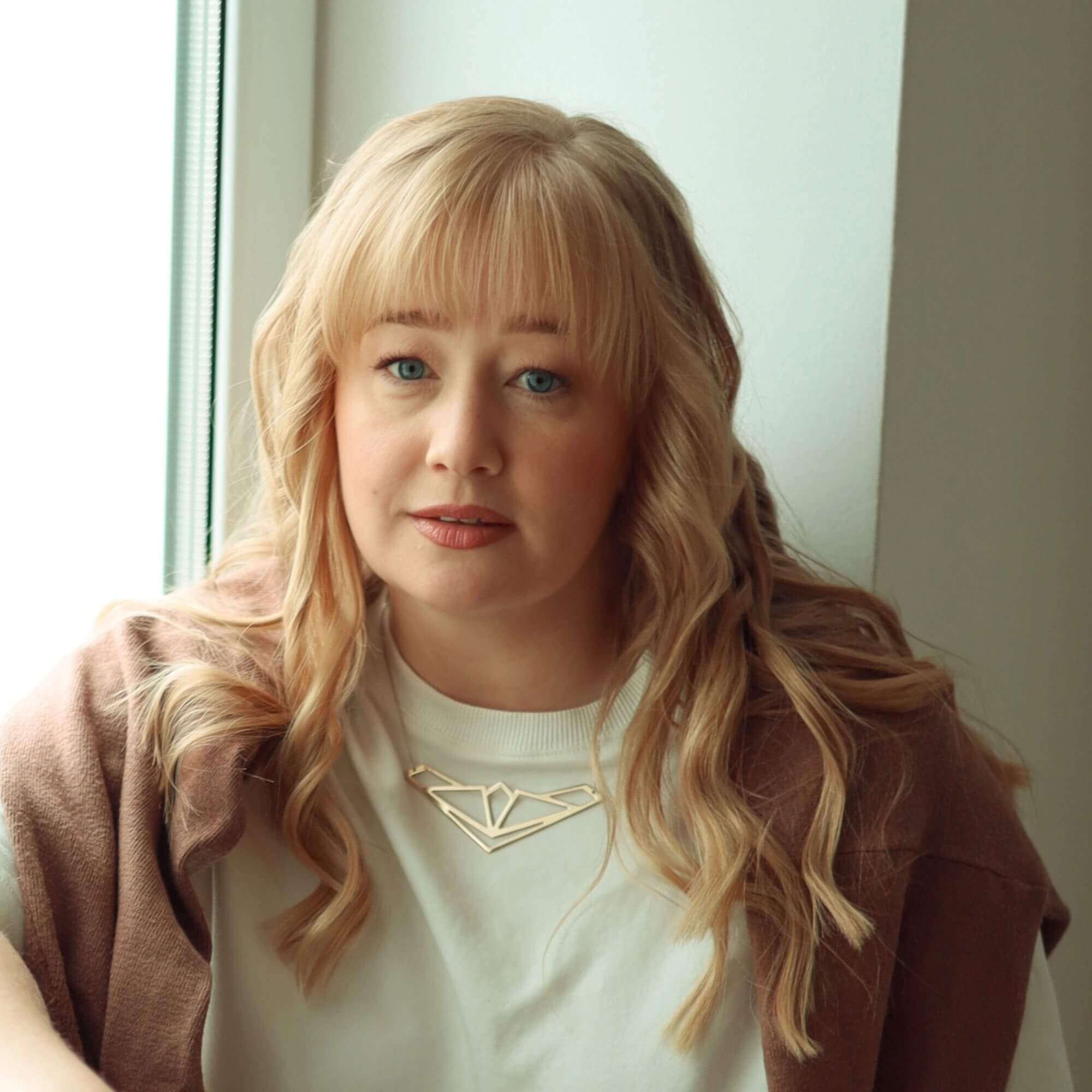 Анжела  Стах