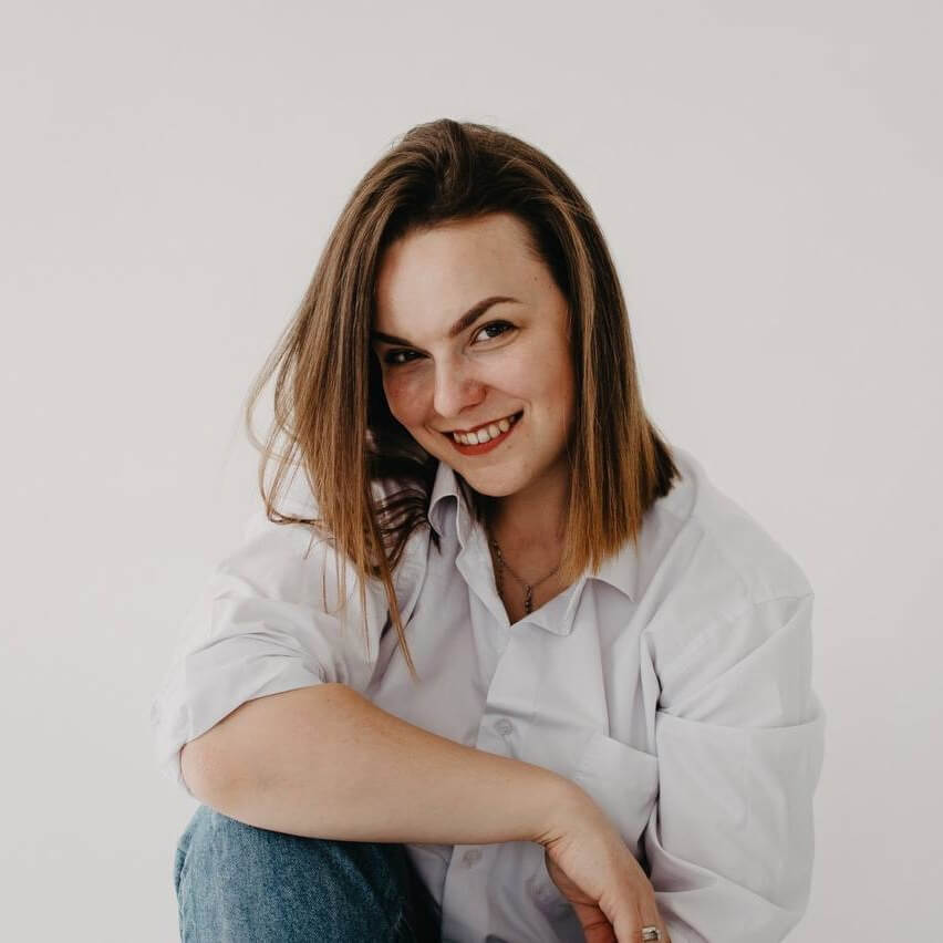 Анжела Момени