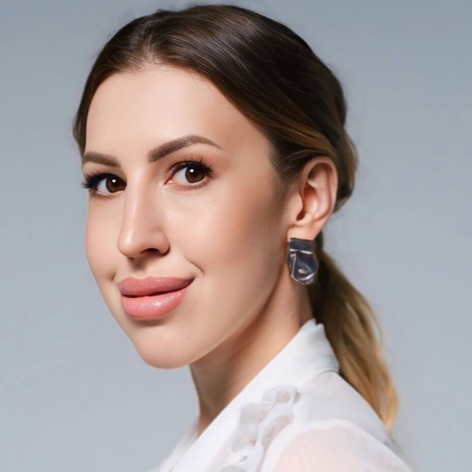 Олена Коровкіна