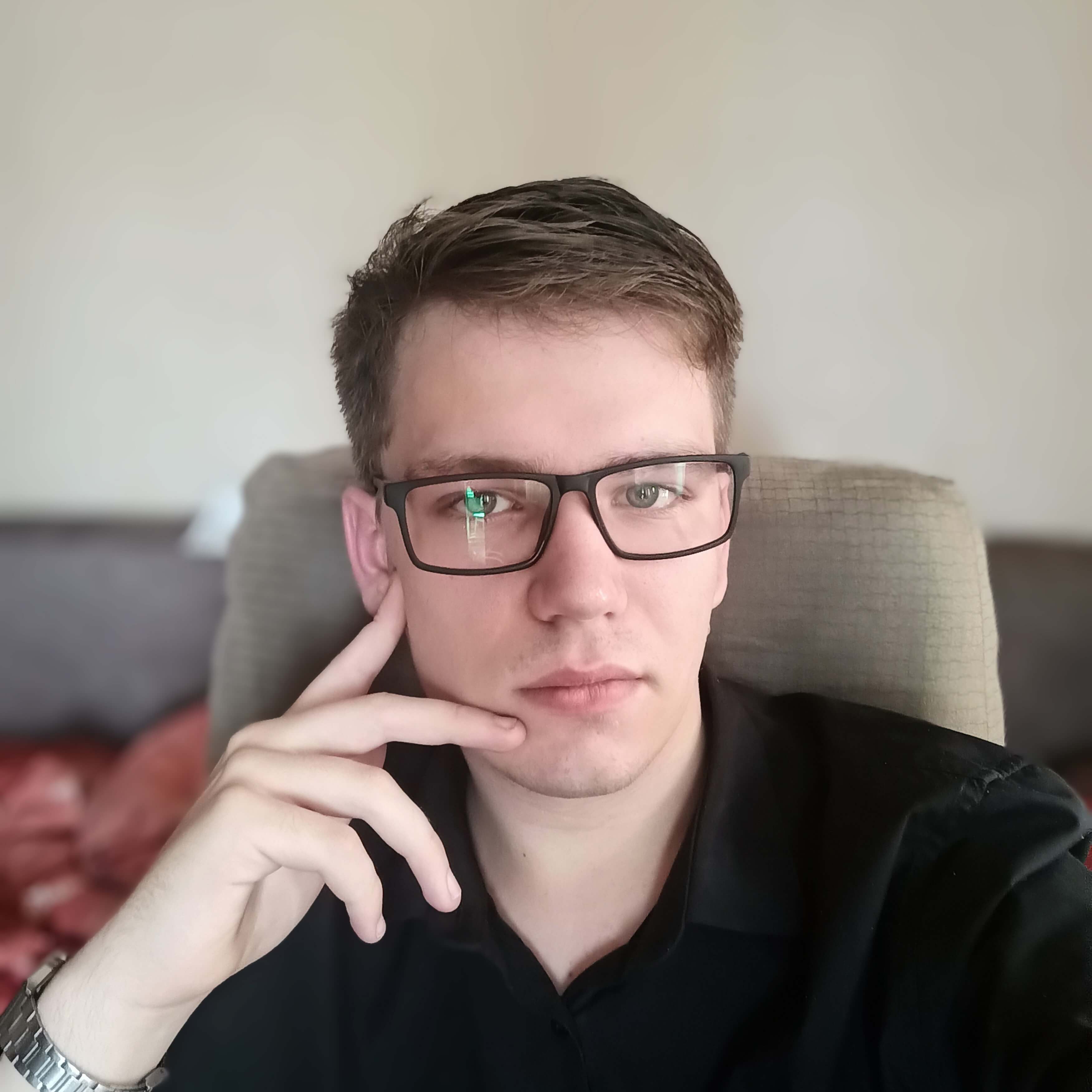 Дмитро  Шаров 