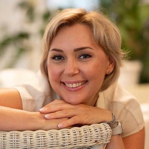 Ольга Ліпінчук — ведуча групи