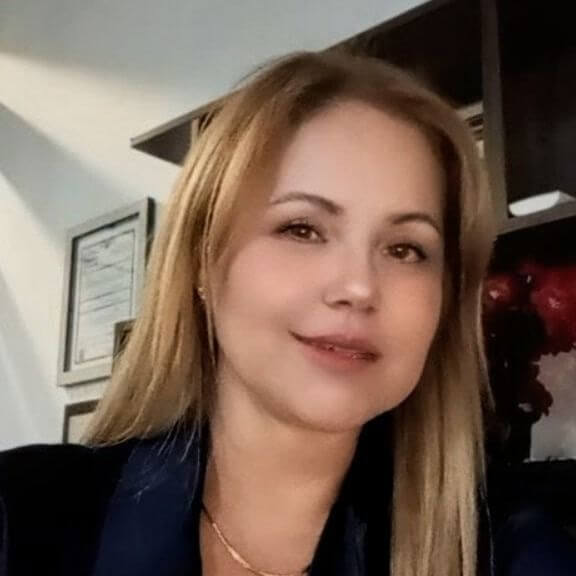 Claudia V.
