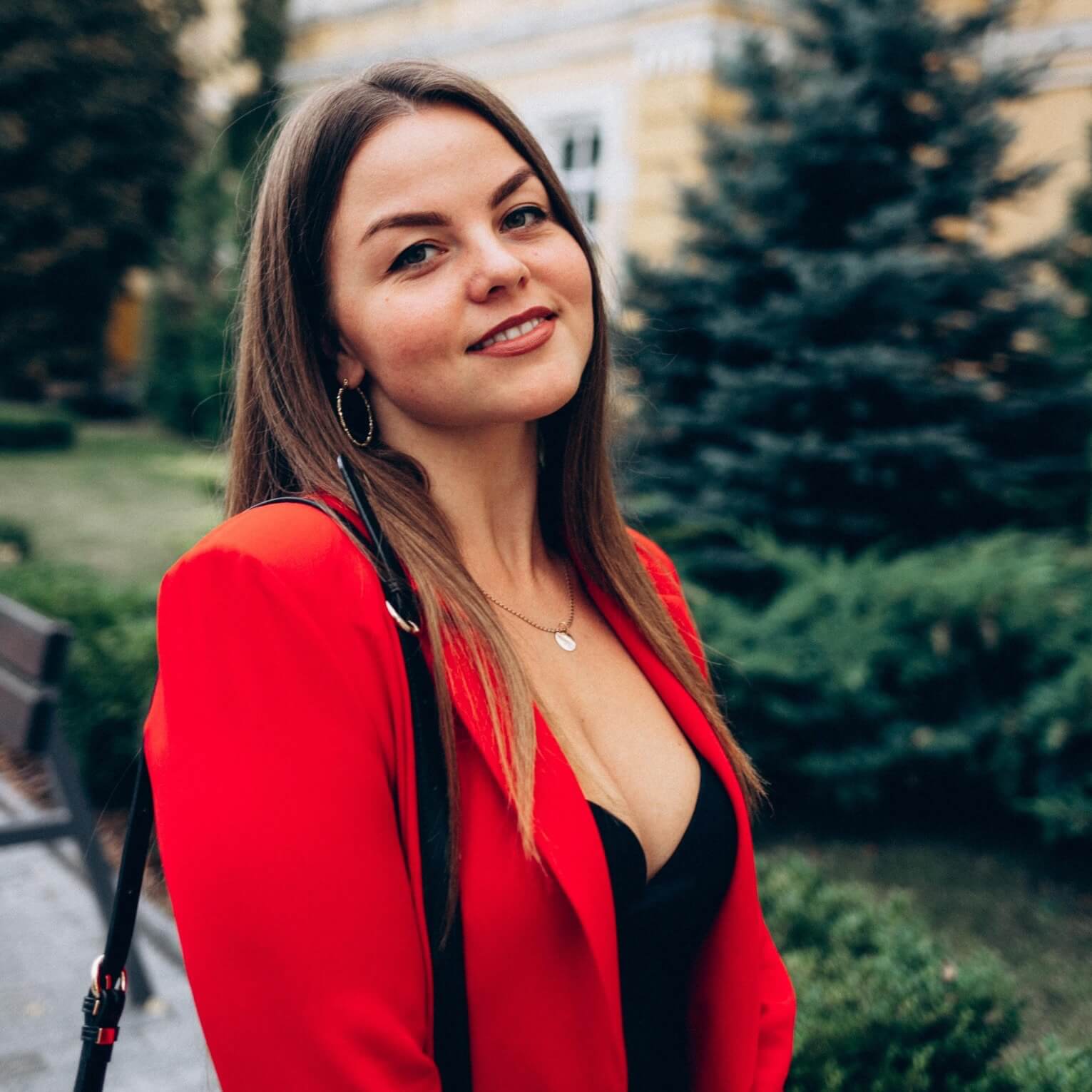 Альона Дороніна