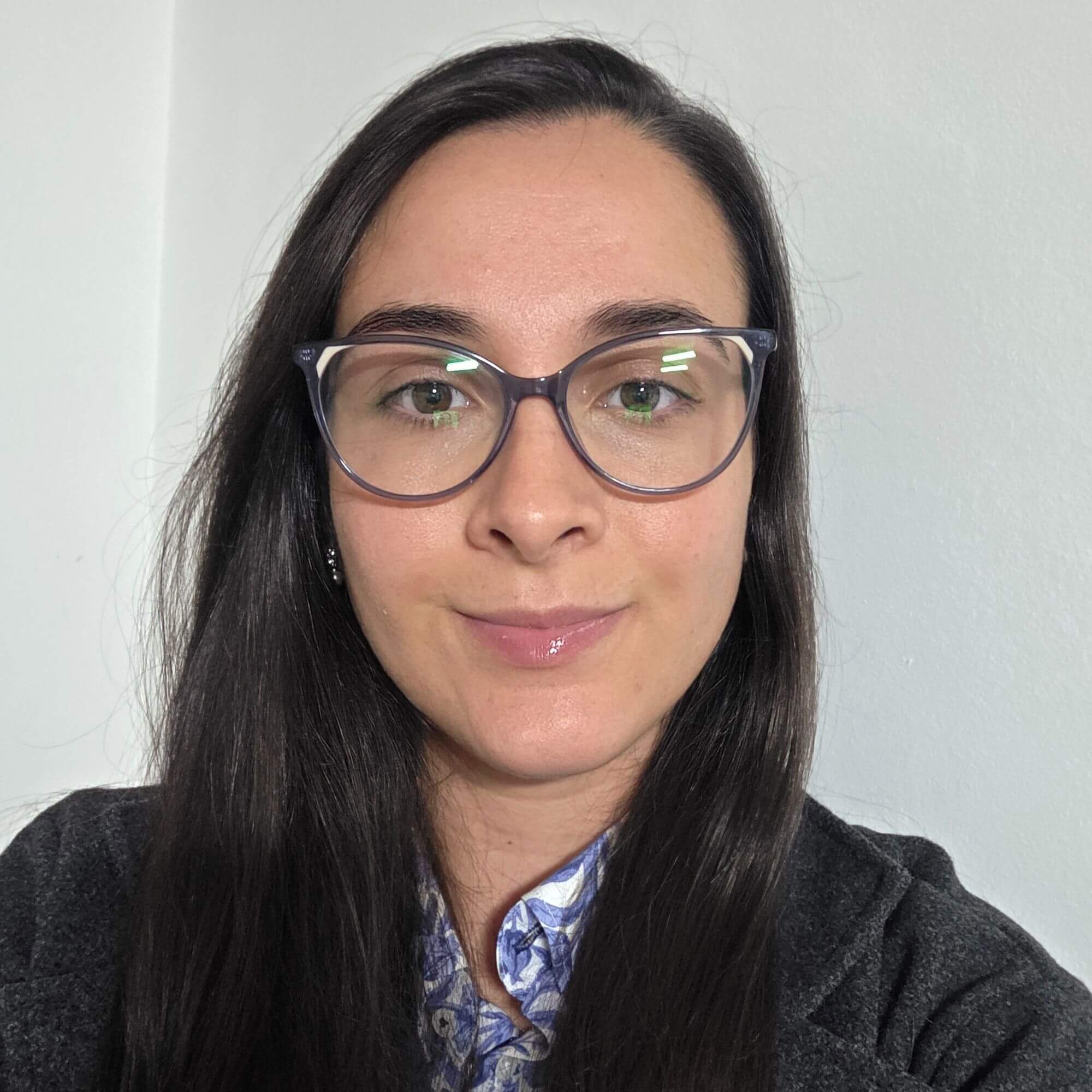 Paolla L.
