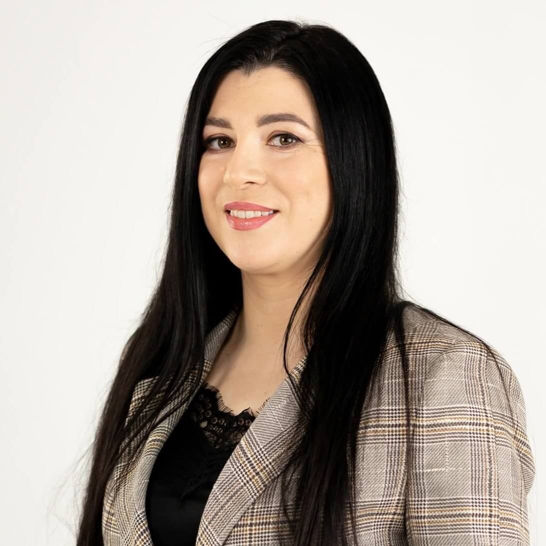 Олена Волощук