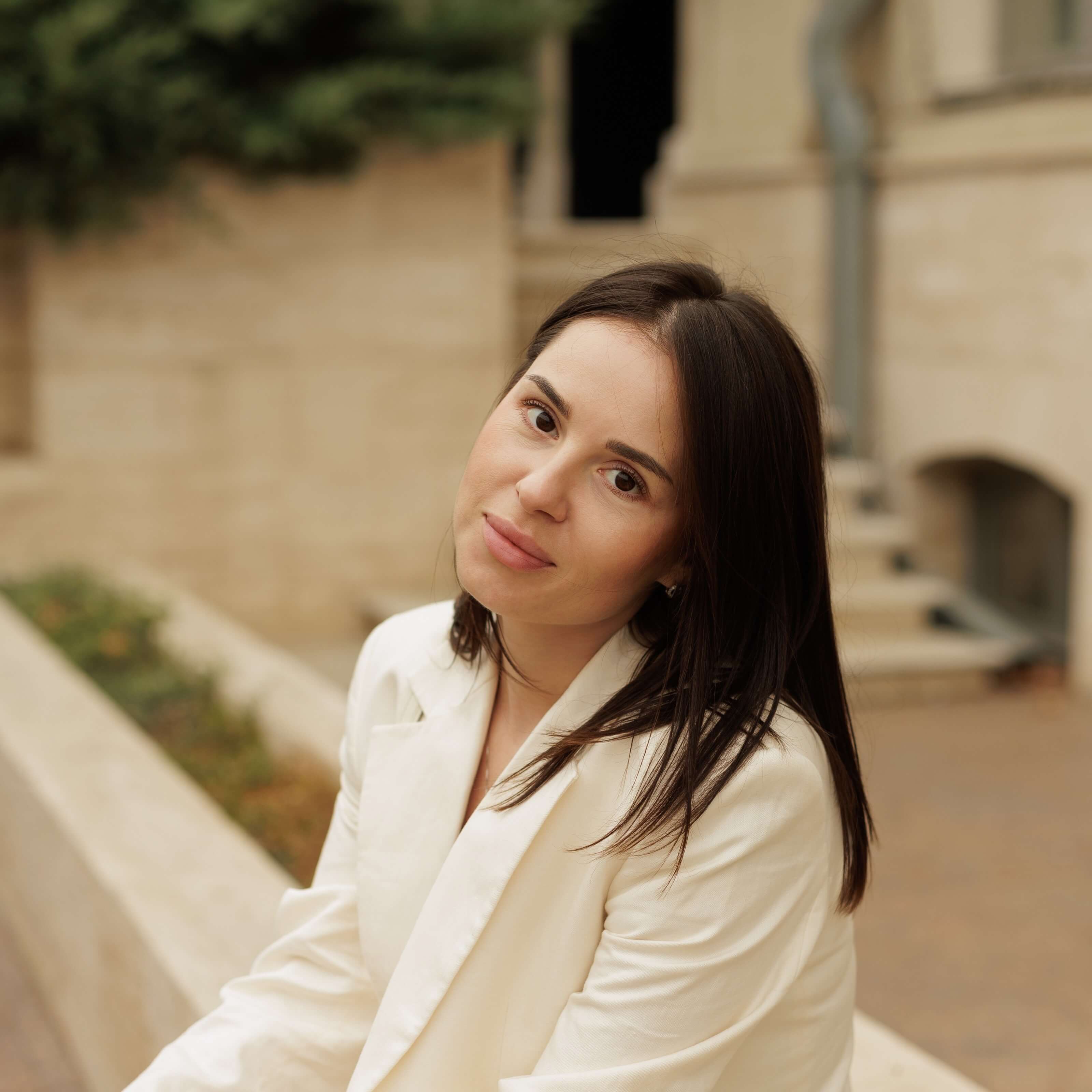 Алена Ледникова