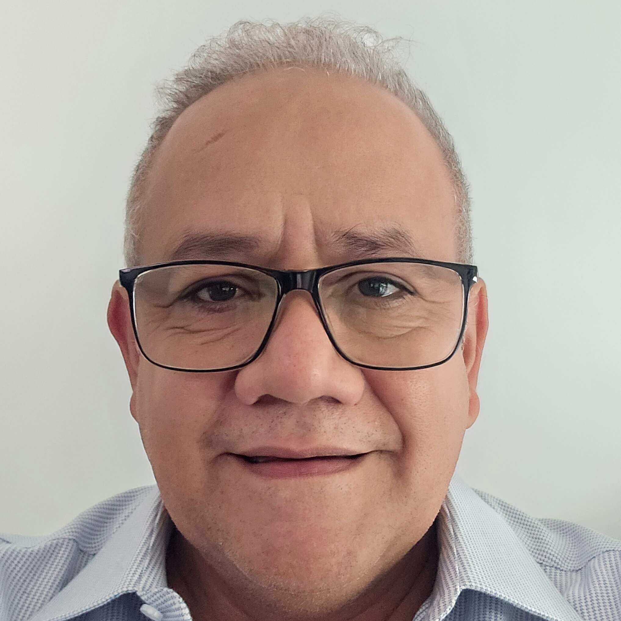 Robert  Martinez 