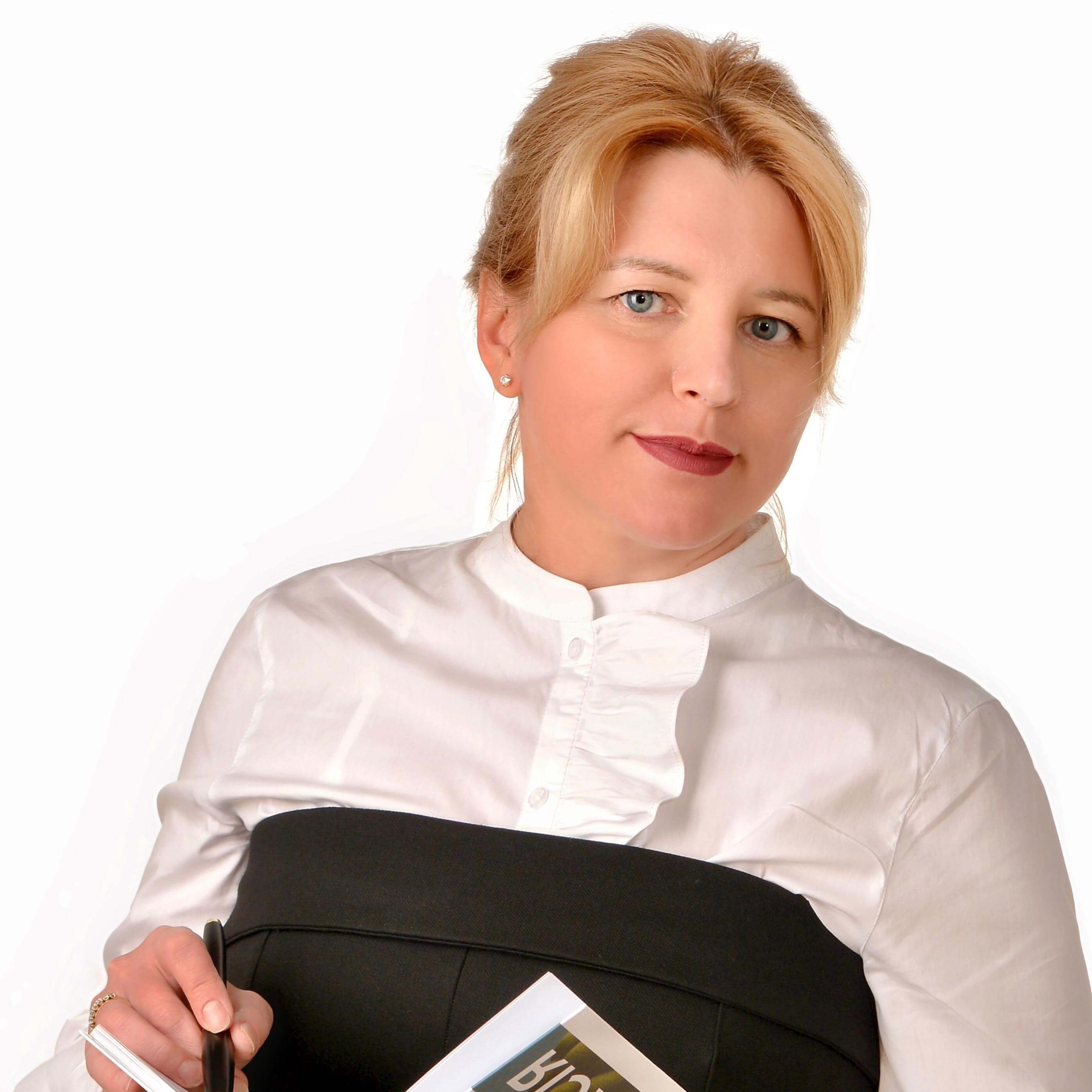 Анна Гукова