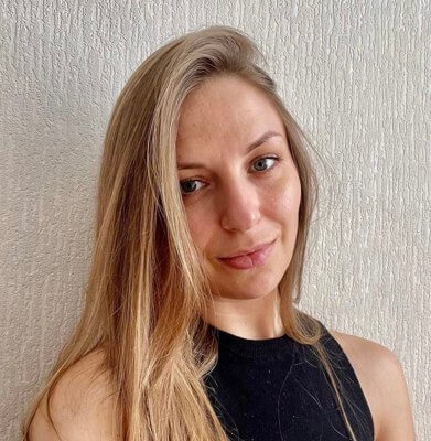 Юлия Попова