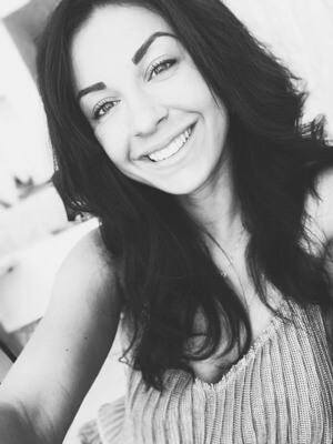 Лара Степанова