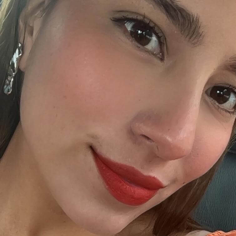 Valeria  Alay