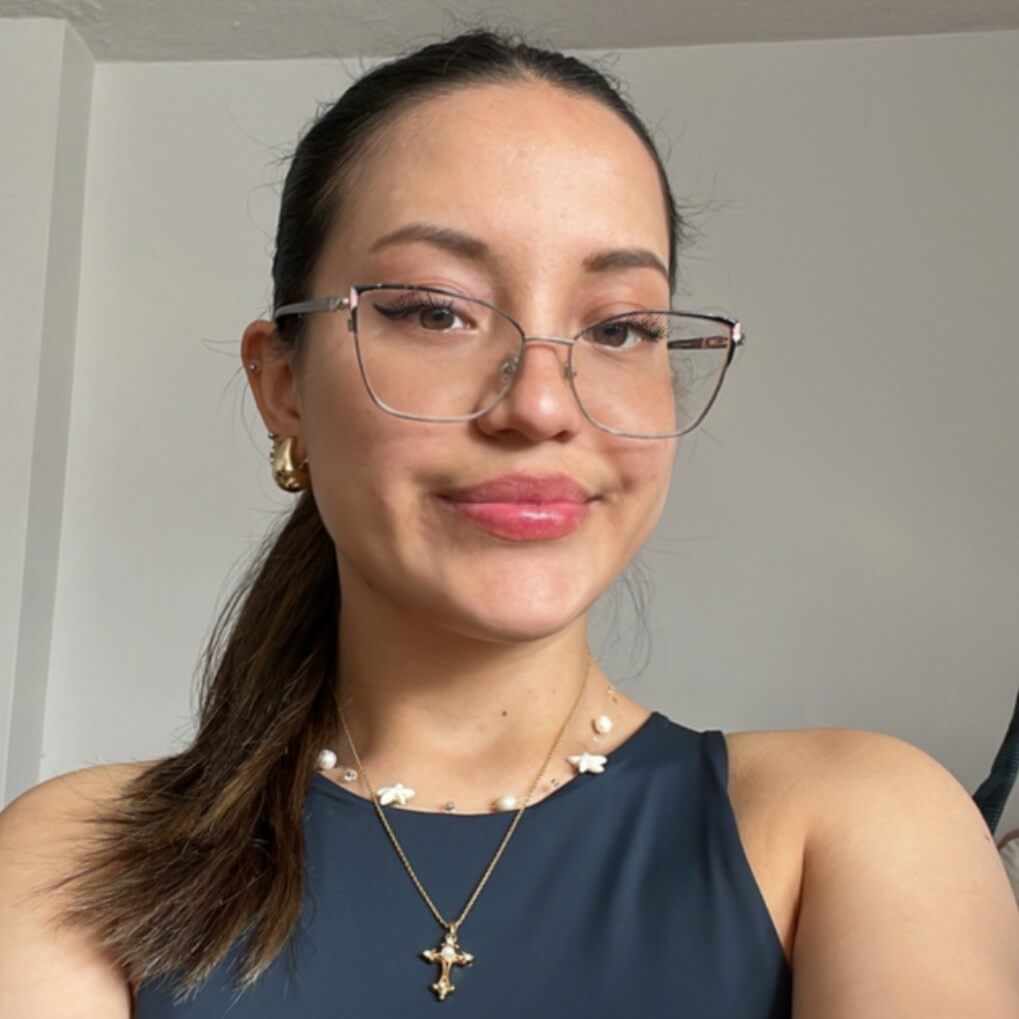 Alison  Robalino  photo 2