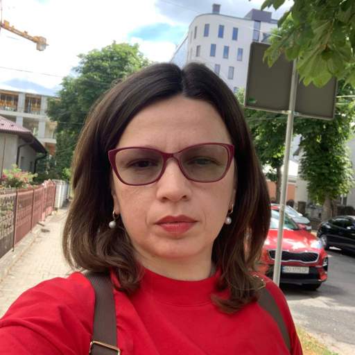 Наталя Левчук — ведуча групи