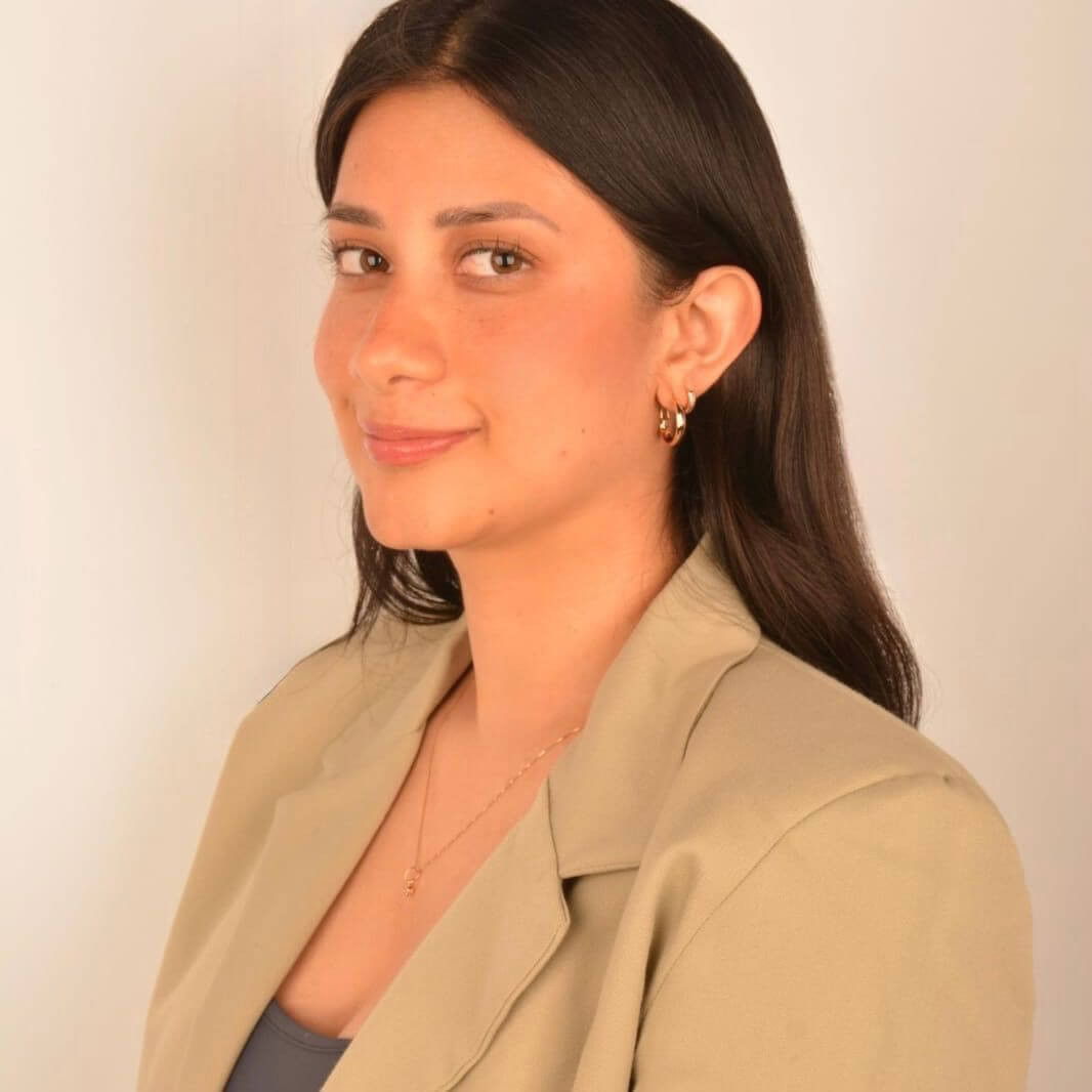 Luciana S.