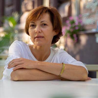 Олена Ніколова