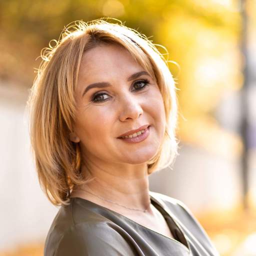 Ірина Петрів — ведуча групи