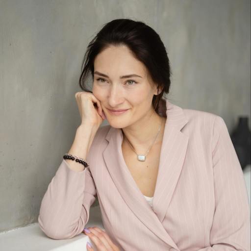 Аліна Бутенко — ведуча групи