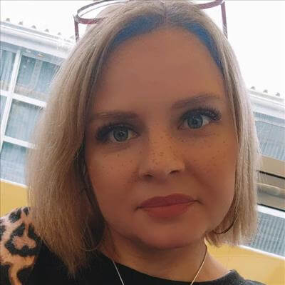 Наташа Попова