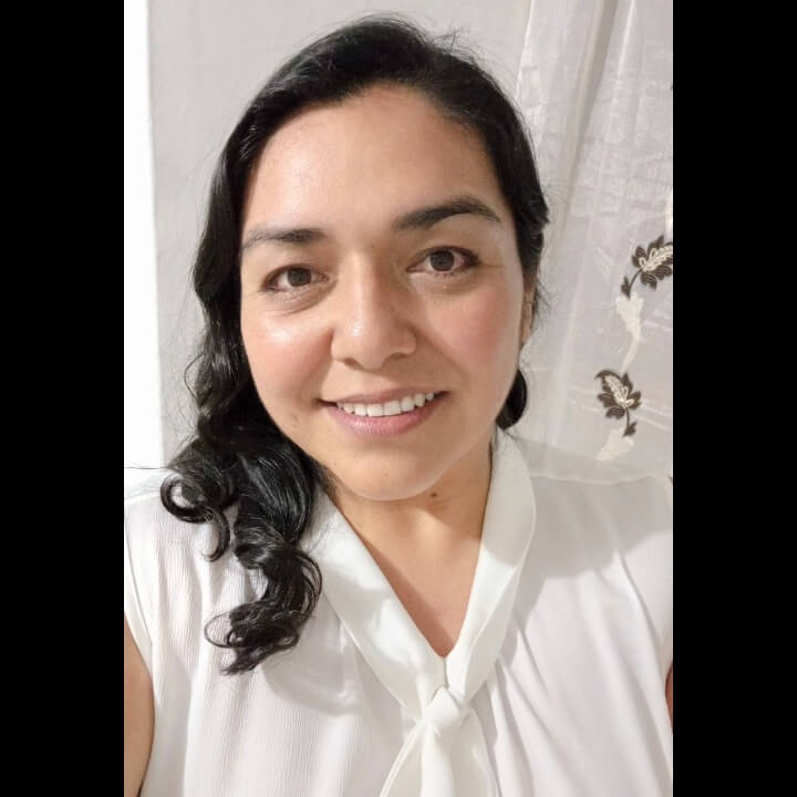 Glenda Bustamante photo 2