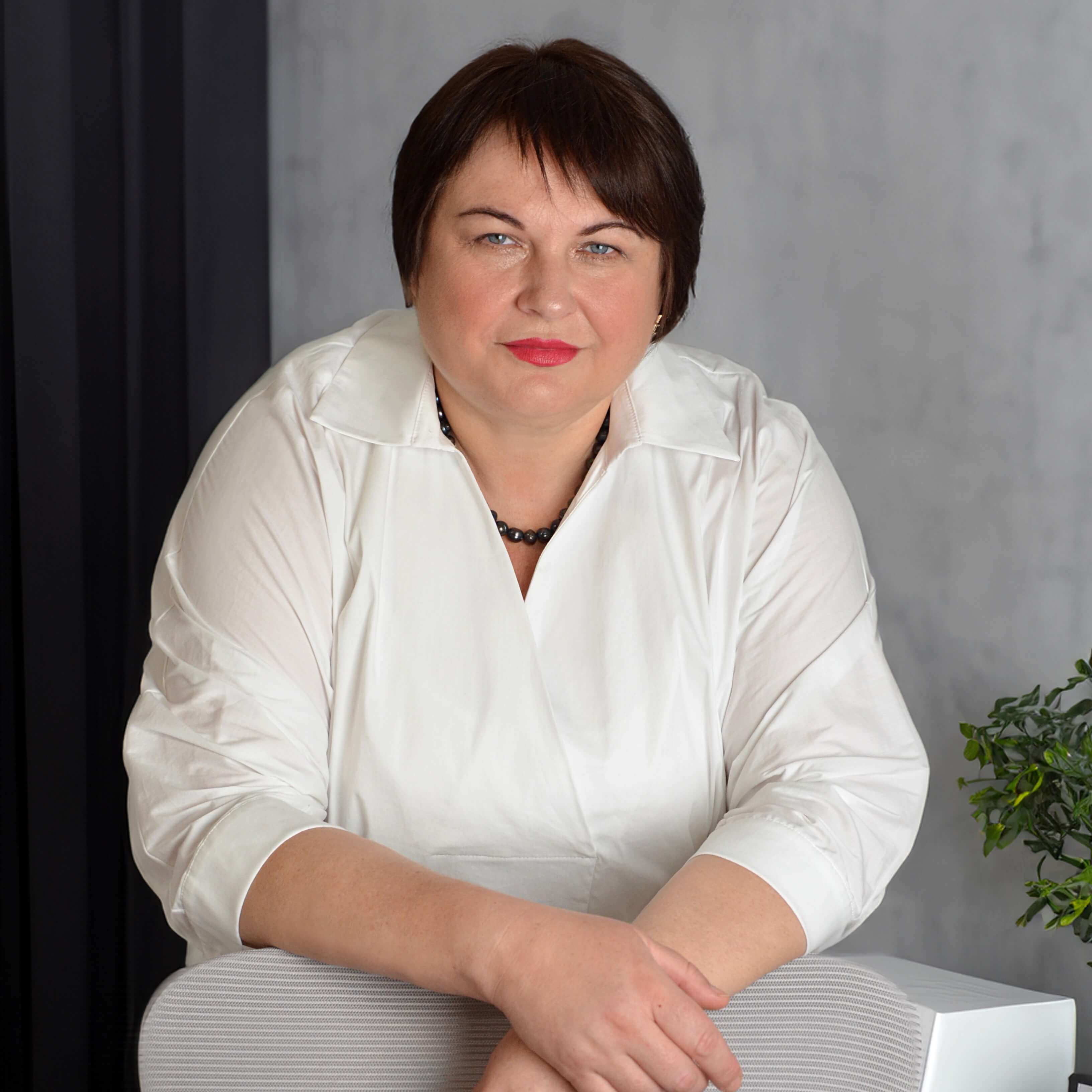 Елена Максимова