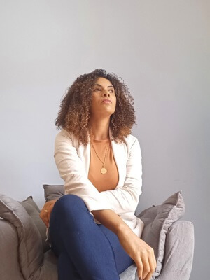 Nivia Frazão 